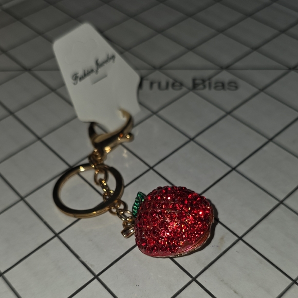 Fashion Jewelry Red and Green Crystal Vine Ring Key Chain Holder NIP - Picture 3 of 5